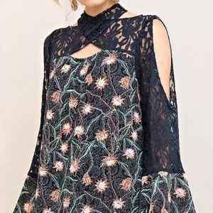 Entro Open Shoulder Dress Lace Small